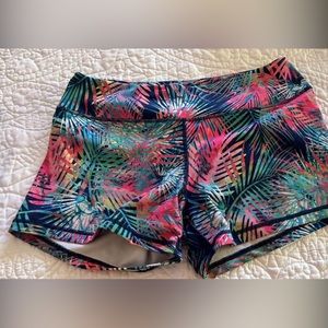 Born primitive shorts size medium.